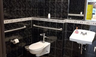 Beautiful Bar Open To New Tenants - Image 3