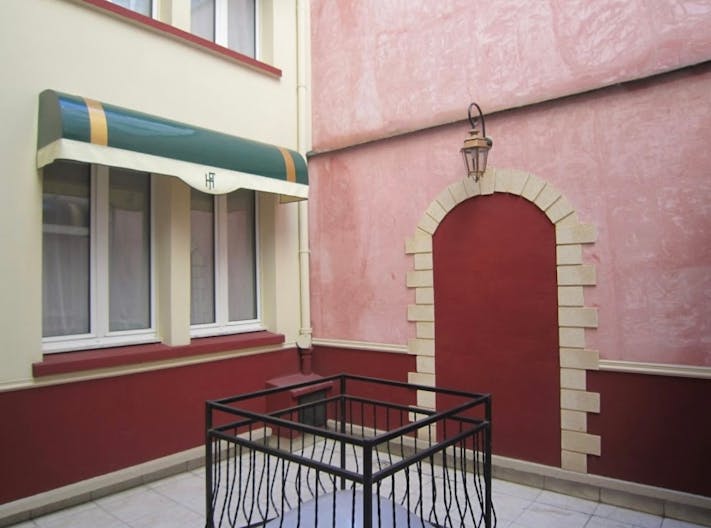 Charming Paris Meeting Space - Image 3