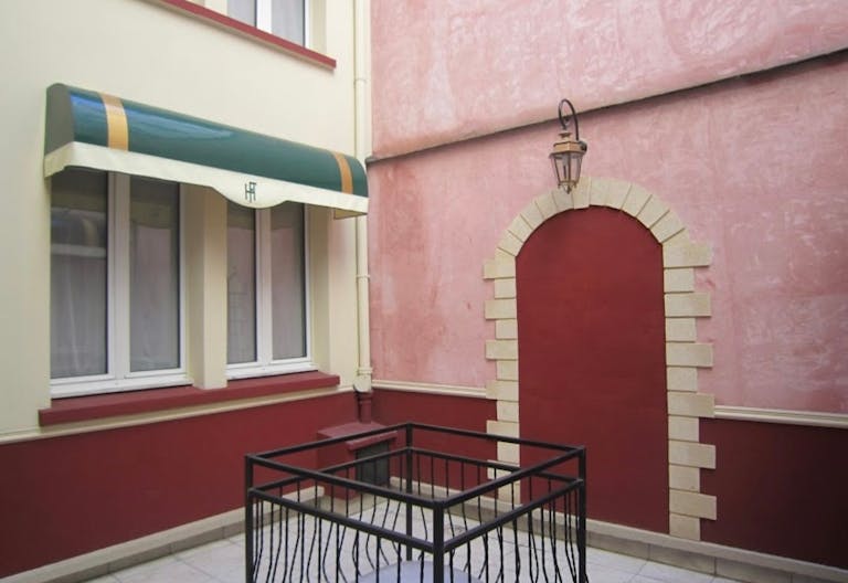 Charming Paris Meeting Space - Image 3