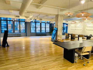 Luxury Apparel Showroom for High-End Fashion Brands - Image 0