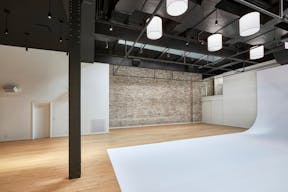 Flexible Showroom in East Village - Image 14