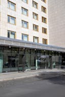 Elegant Retail Space at Historic Hotel Bristol - Image 0