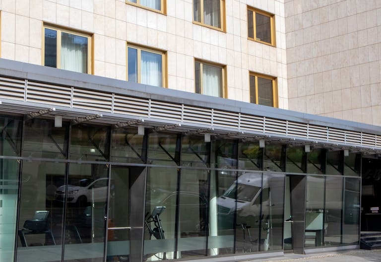 Elegant Retail Space at Historic Hotel Bristol - Image 0