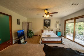 Georgia Lakehouse Creative Space & ART Gallery - Image 2