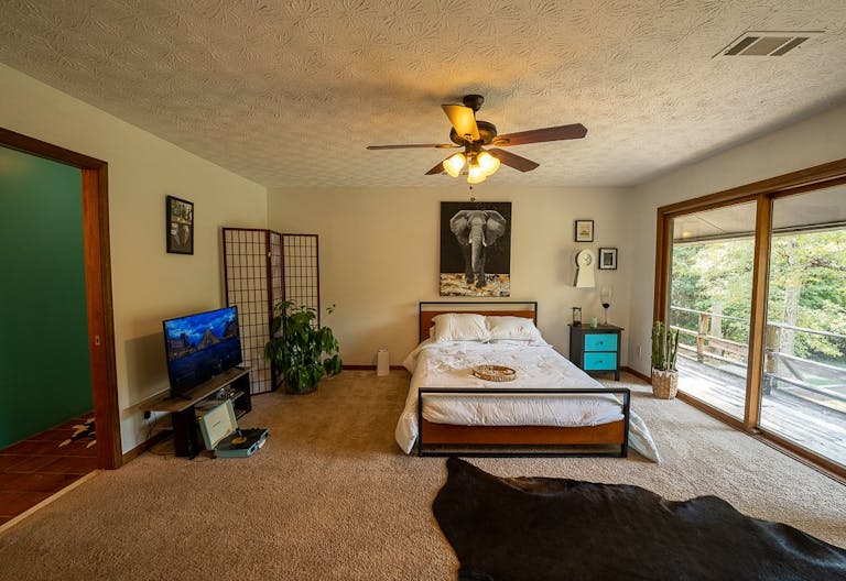 Georgia Lakehouse Creative Space & ART Gallery - Image 2