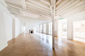 Showroom on Rue du Faubourg Saint-Honoré - Image 2