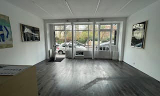 Spacious and bright Gallery Space - Image 7