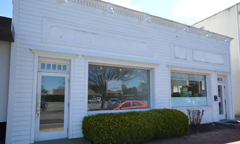 Perfect Retail Space in the Heart of East Hampton - Image 0