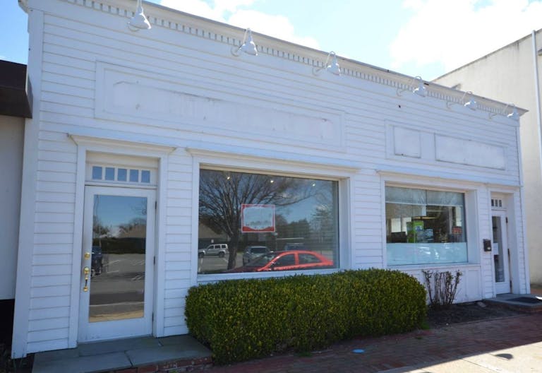 Perfect Retail Space in the Heart of East Hampton - Image 0