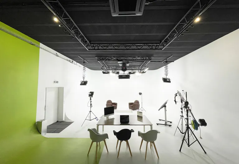 Studio de photographie et vidéo de 90m2 à Béziers - Image 0