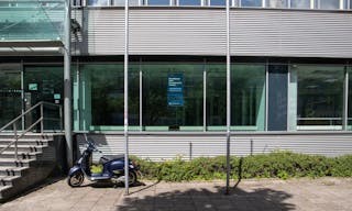 Striking Corner Space on Karl-Liebknecht-Straße with Full-Glass Frontage - Image 12
