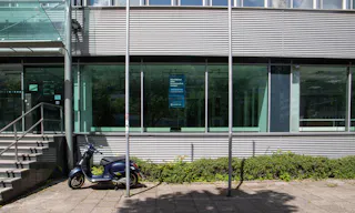 Striking Corner Space on Karl-Liebknecht-Straße with Full-Glass Frontage - Image 12