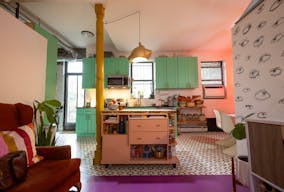 Colorful Spacious Garden Apartment - Image 8