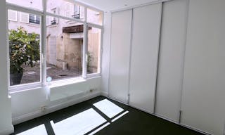 Elegant Showroom in the heart of Paris, Near Pont-Neuf - Image 4