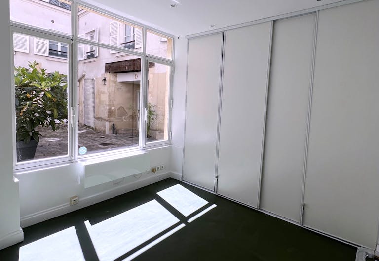 Elegant Showroom in the heart of Paris, Near Pont-Neuf - Image 4