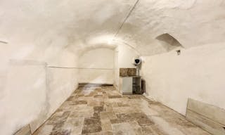 Spacious Gallery Space in the Haut Marais - Image 6