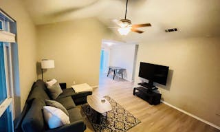 Lovely Central Austin Duplex! - Image 15