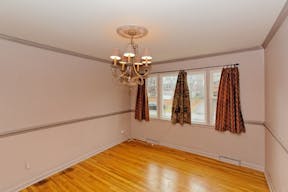 Large, bright, updated Ranch Located in the heart of Pine Hills. 3 bedroom, 2 full & 2-1/2 baths - Image 4