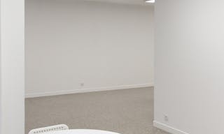 PRIMA Gallery Space Paris 3e | 65m² Minimal White Cube in Haut-Marais - Image 5