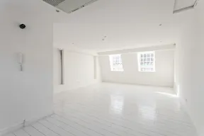 Exclusive Townhouse Rental in the Heart of London - Image 9