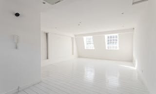 Exclusive Townhouse Rental in the Heart of London - Image 9