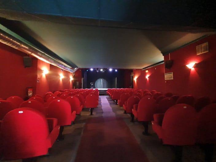 Local commercial d'environ 180m� - A deux pas du Triangle d'Or - Image 2