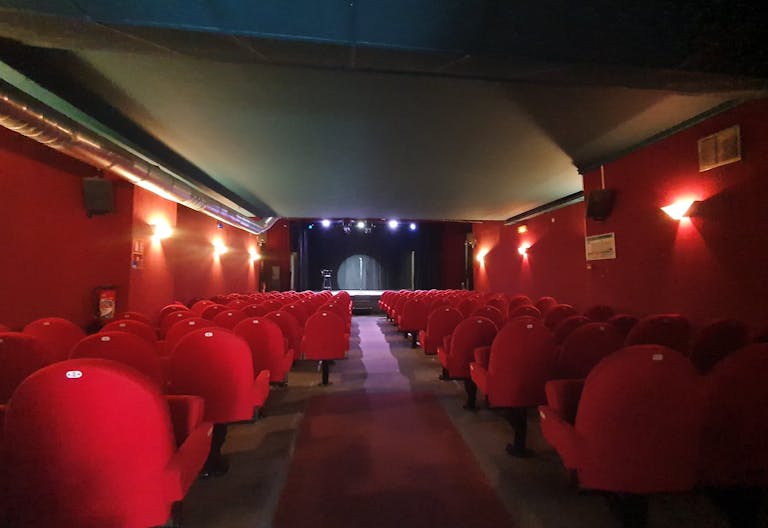 Local commercial d'environ 180m� - A deux pas du Triangle d'Or - Image 2