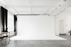 Top Floor Industrial Loft in Neukölln - Image 0