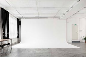 Top Floor Industrial Loft in Neukölln - Image 0