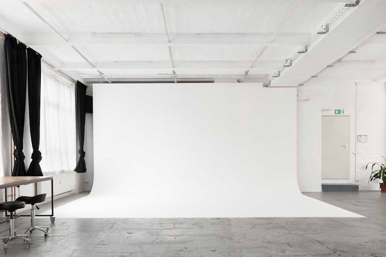 Top Floor Industrial Loft in Neukölln - Image 0