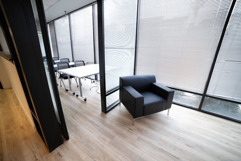 Downtown Pasadena meeting/conference/training room with walking distance to Caltech/Convention center - Image 3