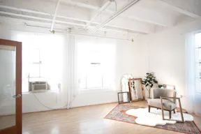 DTLA open space with Rattan Daybed Decor 1,150sf - Image 8