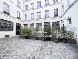 Large Showroom Rue Froissart - Image 18
