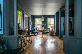 Charming Storefront - street level - Image 2