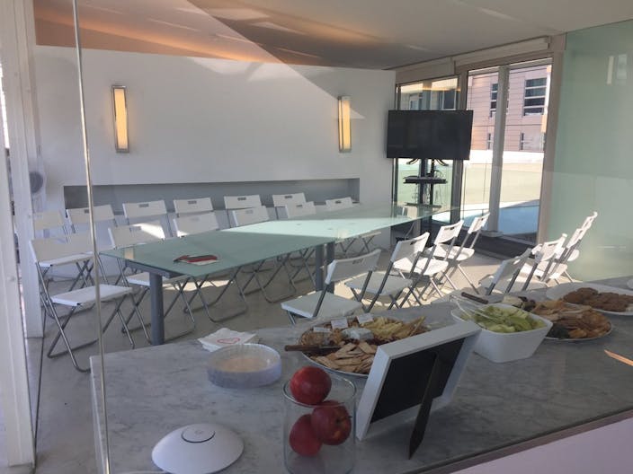 Modern 3rd level SOMA Building with Rooftop View/ The Anomalous - Image 4