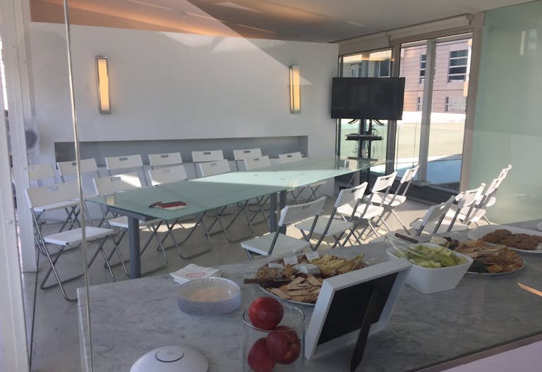 Modern 3rd level SOMA Building with Rooftop View/ The Anomalous - Image 4