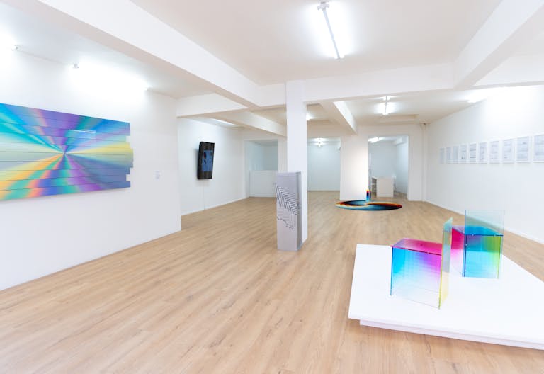 Galerie d'art lumineuse située en bordure du Marais face à Merci - Image 1