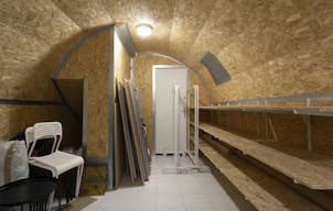 Boutique �ph�m�re / Pop-up / Galerie/Showroom au coeur du Marais - tr�s lumineux avec 8 m de vitrines en angle - Arts et M�tiers - Image 8