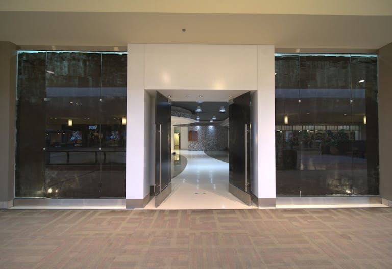 White-Box Boutique in Greater Los Angeles - Image 2