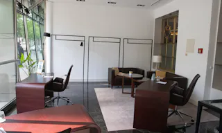 Elegant Retail Space at Historic Hotel Bristol - Image 20