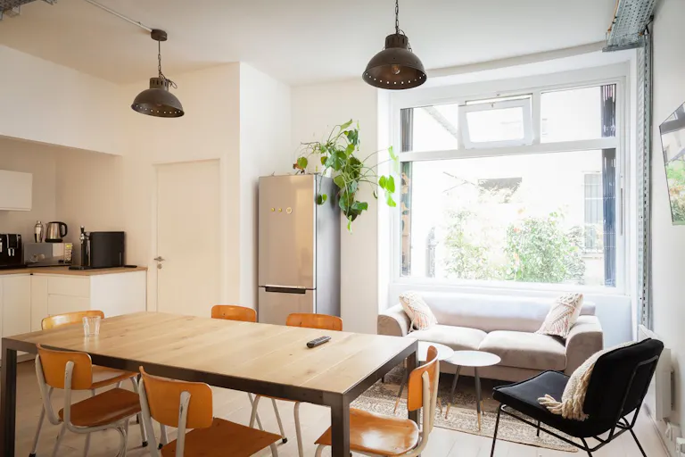 Bureaux lumineux dot� d'un grand open space avec un puit de lumi�re - Image 4