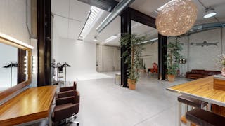 Raw Elegance: 300 sqm Industrial Open Space for Creative Projects, Showrooms and more. - Image 5