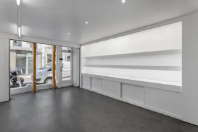 Stylish Le Marais Boutique - Image 7