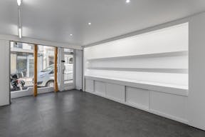 Stylish Le Marais Boutique - Image 7