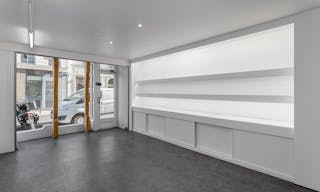 Stylish Le Marais Boutique - Image 7