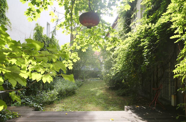 Versatile Oasis in Prenzlauer Berg Winskiez: Pop-Up Haven with LA Vibes, Stunning Indoor Studio, and Private Garden Retreat - Image 2
