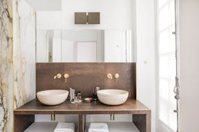 Unique Showroom at Place de la Concorde - Image 12