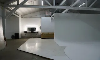 Olympic 3 - Large White Cyc Wall with Car Turntable - Image 4