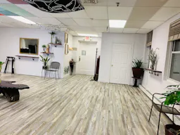 Charming, Spacious, Bright Studio - Image 3