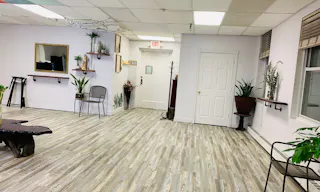 Charming, Spacious, Bright Studio - Image 3
